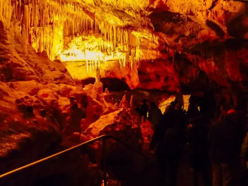 Stalagtiten in den Coves del Drac Drachenhöhlen Mallorca