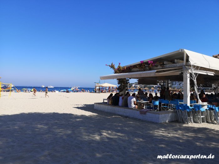 Strandbar Ciringo am Strand