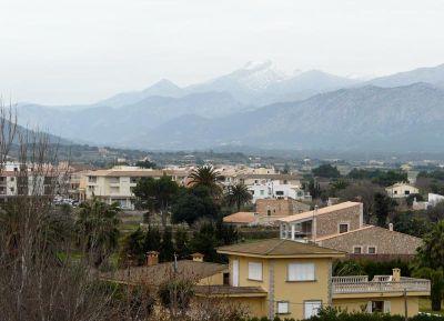Blick von der Stadtmauer in Alcudia ins Tramuntana Gebirge Blick von der Stadtmauer in Alcudia