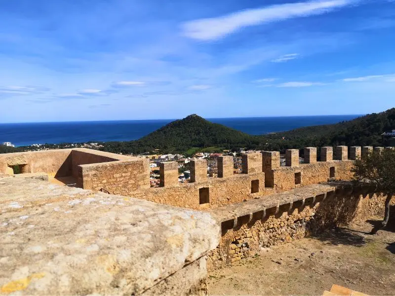 Ausblick zum Meer von der Burg Capdepera