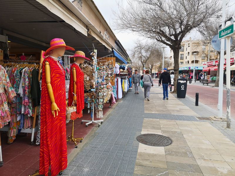 Shopping in der Fußgängerzone in Paguera