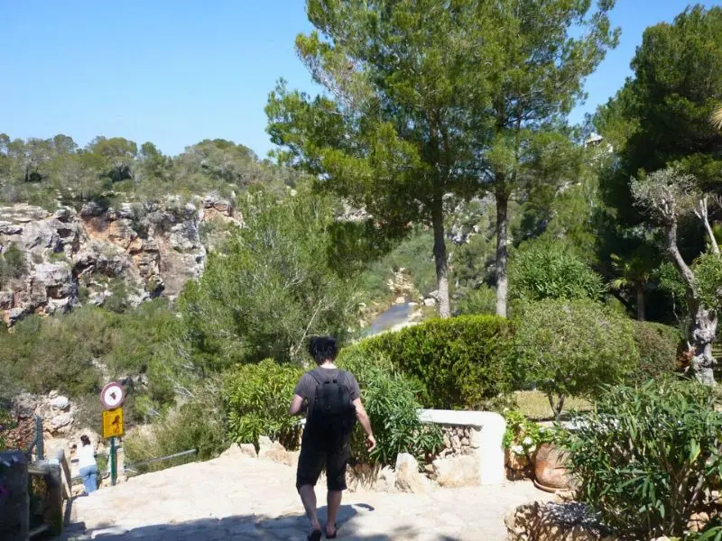 Treppen zum Strand der Cala Pi