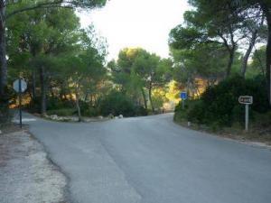 Abzweigung zur Cala Mesquida