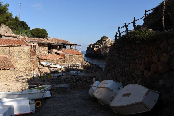 Boote an der Cala Deià