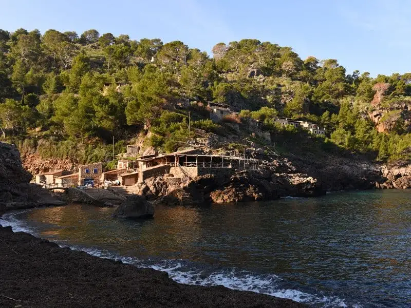 Cala Deià im Westen Mallorcas