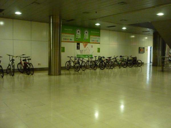 Fahrradbügel an den Gleisen Palma de Mallorca