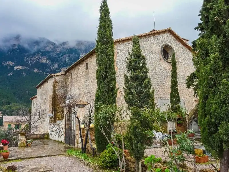 Pfarrkirche in Deià