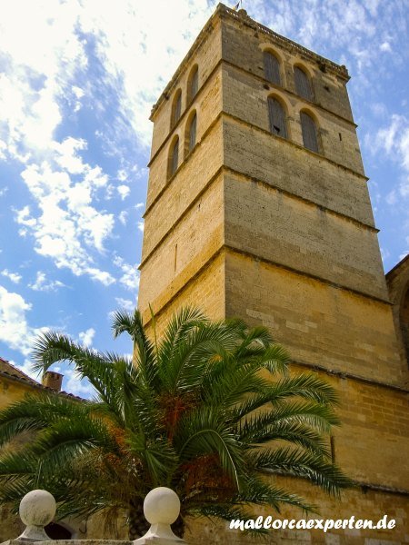 Kirchturm in Sineu Mallorca
