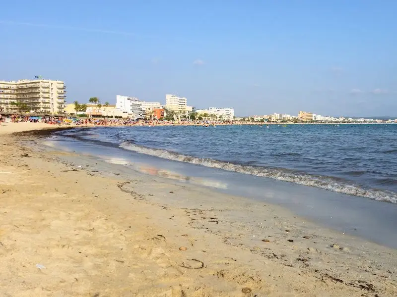 Strand und Hotels an der Playa de Palma