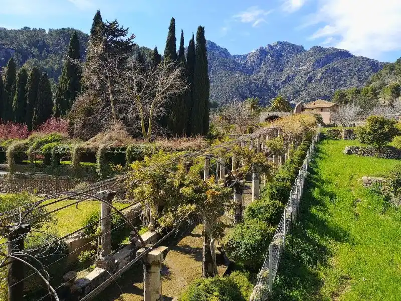 Ausblick vom kleinen Turm in den Gärten von Alfabia