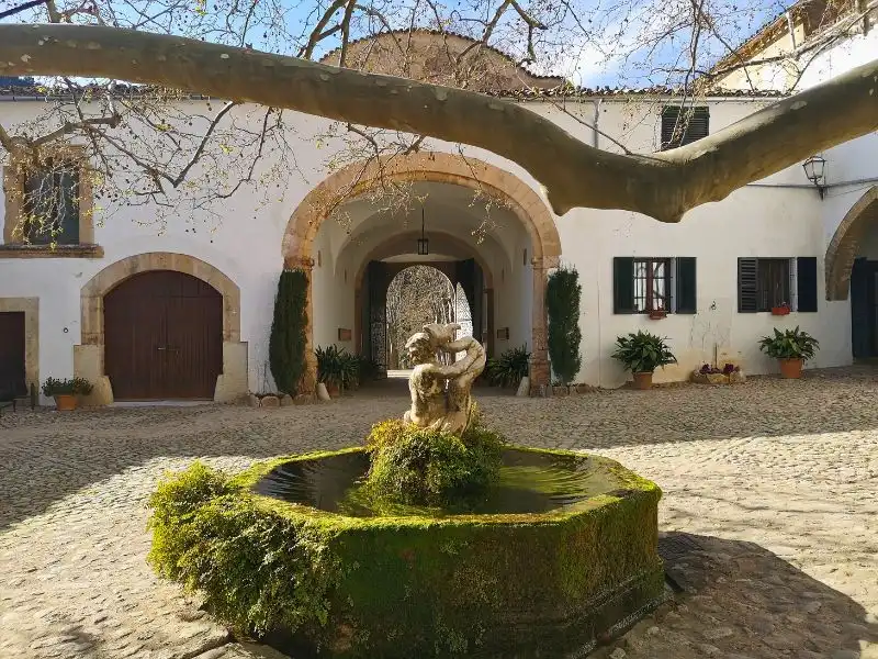 Innenhof und Herrenhaus der Gärten von Alfabia