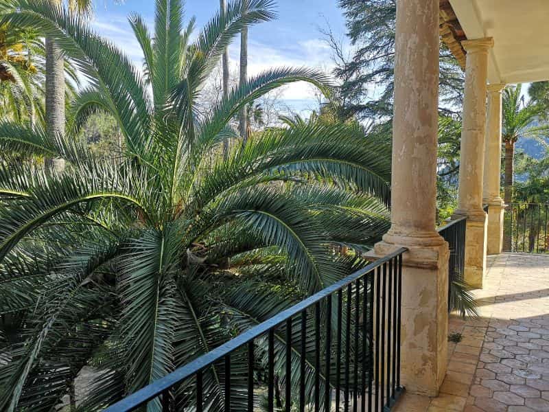 Terrasse des Herrenhauses in den Jardins d'Alfabia